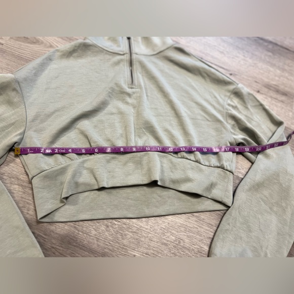 Gilly Hicks Hollister Women's XS Crop Sweater Long Sleeve Mock Neck Size XS - Picture 2 of 6